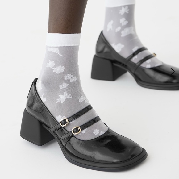 Vagabond Shoes - Vagabond Ansie Mary Jane Pumps
Size 7